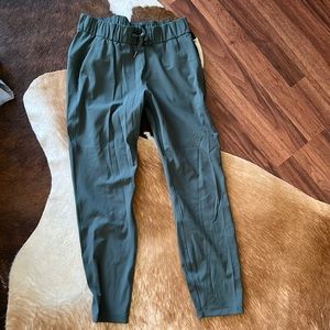 Lululemon cropped pant